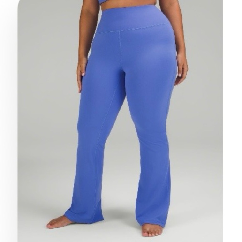 Lululemon Groove Super-High-Rise Flared
Pant Nulu. Size 0.